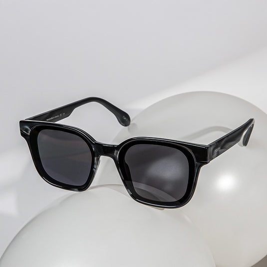 Wilusa Onyx – zarif çizgilerle tasarlanmış minimal, ekolojik güneş gözlüğü